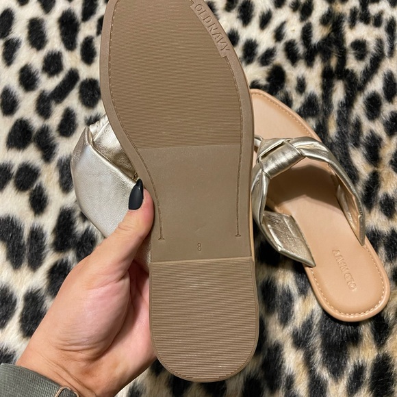 NWOT Old Navy Gold Sandals - Picture 5 of 5